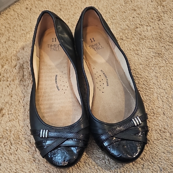 Time and Tru Women's Elegant Black Flats - Picture 1 of 5